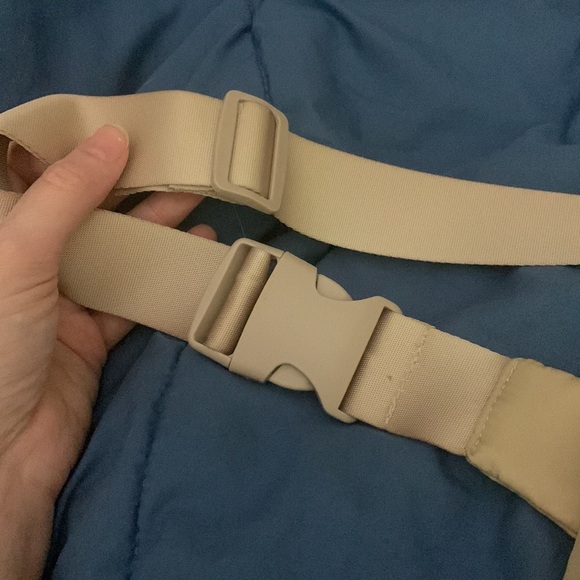 NWOT tan Steve Madden cross body bag FINAL DISCOUNT - Picture 6 of 7